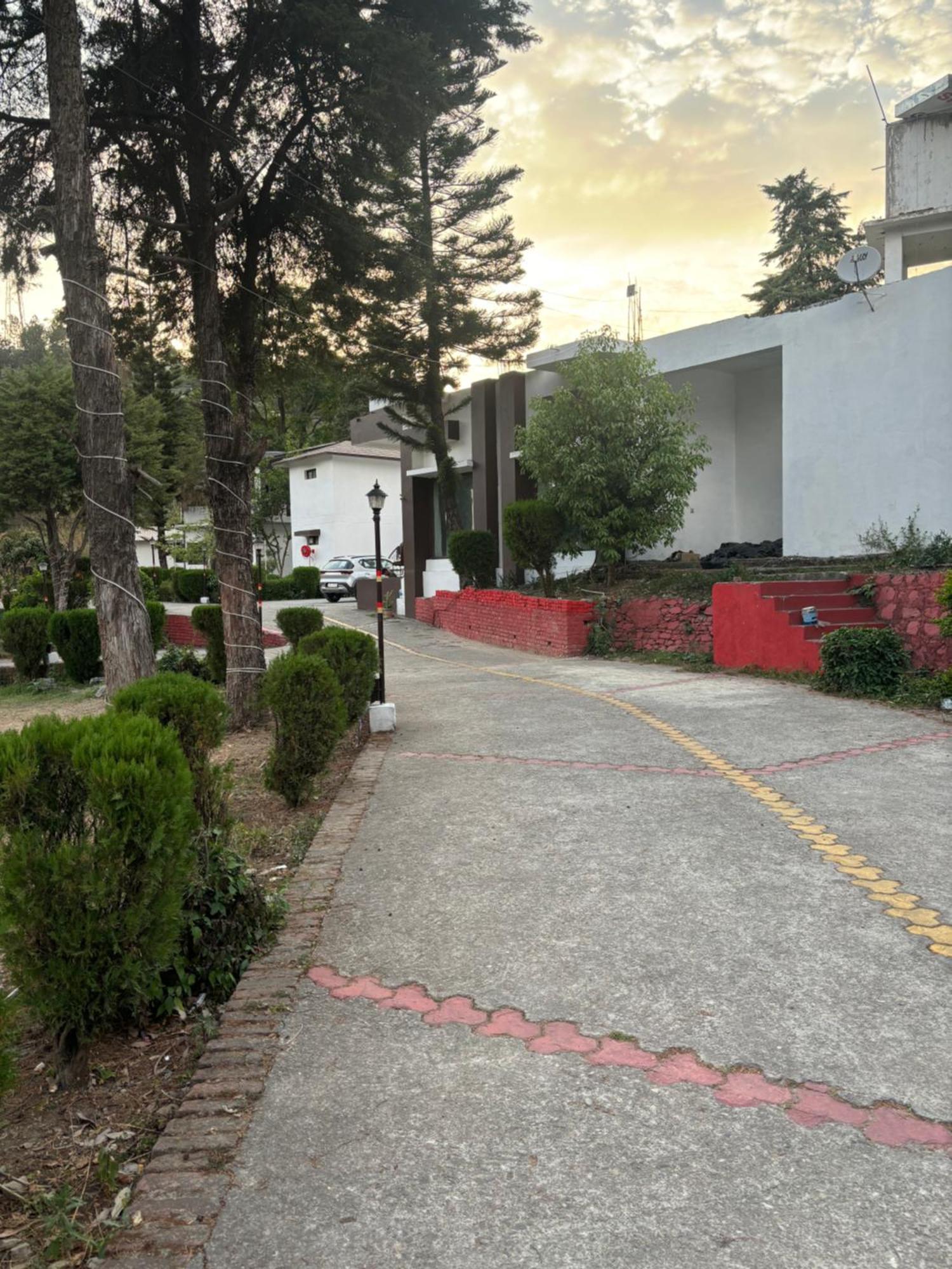 Shikha Resort Ewentbliz Bhīm Tāl 외부 사진